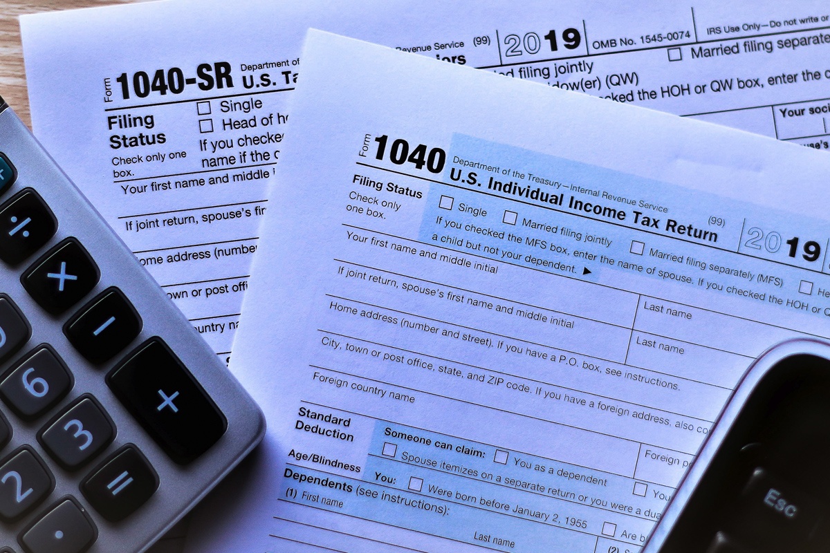 1040 U.S. income text return form and calculator.