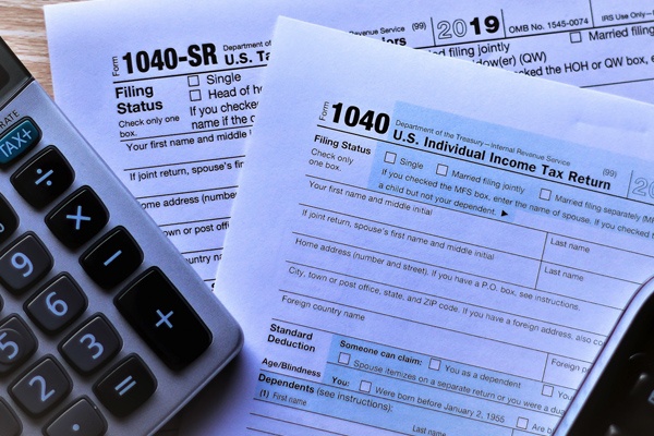1040 U.S. income text return form and calculator.